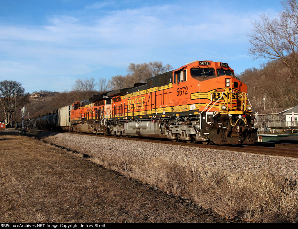 BNSF 5672